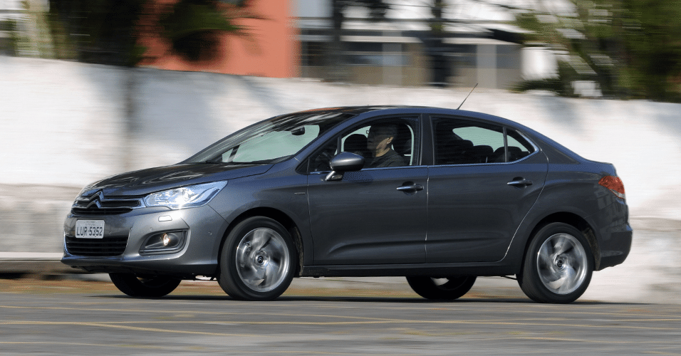 Citroën C4 Lounge THP - Murilo Góes/UOL