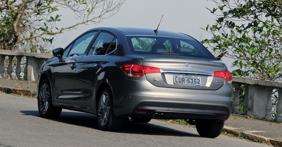 Citroën C4 Lounge THP - Murilo Góes/UOL