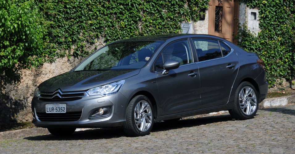 Citroën C4 Lounge THP - Murilo Góes/UOL