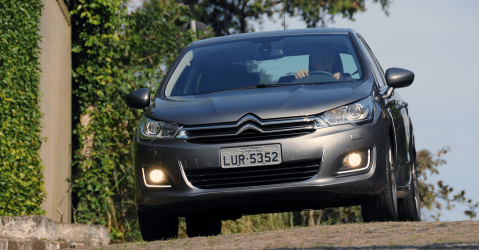 Citroën C4 Lounge THP - Murilo Góes/UOL