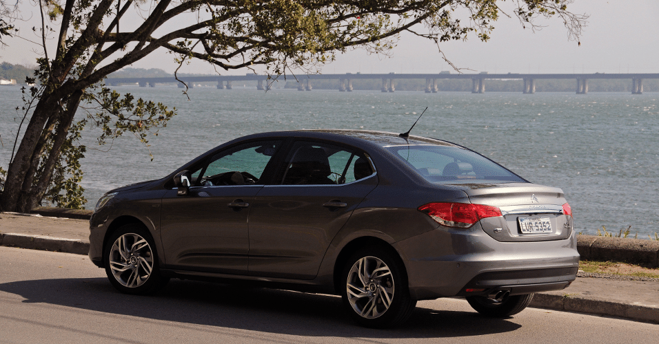 Citroën C4 Lounge THP - Murilo Góes/UOL