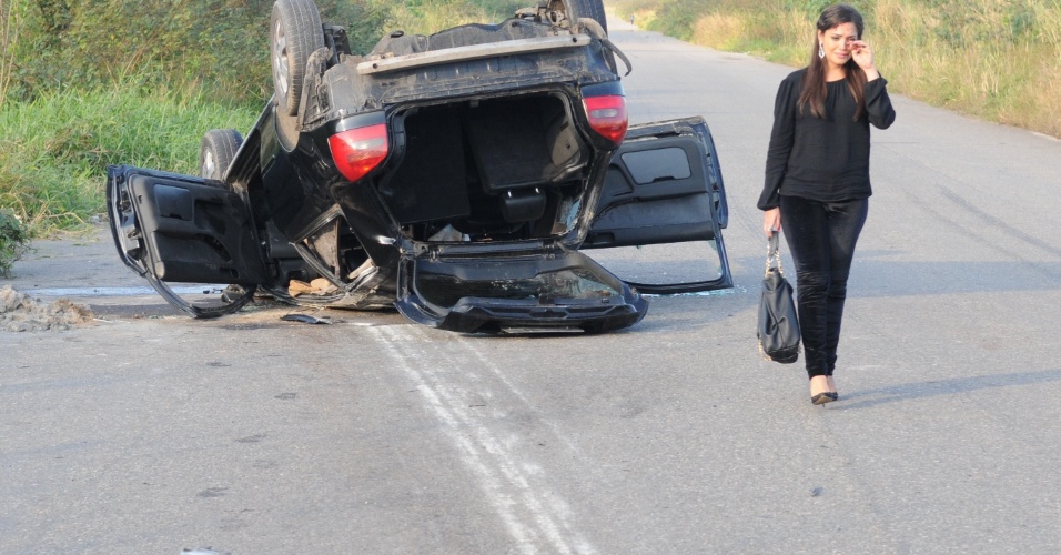 Em "Dona Xepa", Rosália e Isabela sofrem acidente de carro