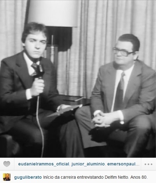 13.ago.2013- Gugu publicou uma imagem do início de sua carreira no Instagram. "Entrevistando Delfim Netto. Anos 80", escreveu o apresentador