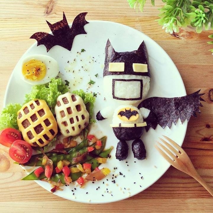 Ainda no ramos dos super-heróis, o Batman de Lee Samantha é feito de arroz japonês, folhas de alga e queijo - Lee Samantha/ Divulgação