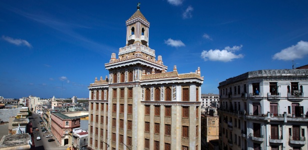 Datado da década de 1930, o Edifício Bacardi em estilo Art Déco, na Havana Antiga, foi restaurado  - Jose Goitia/ The New York Times