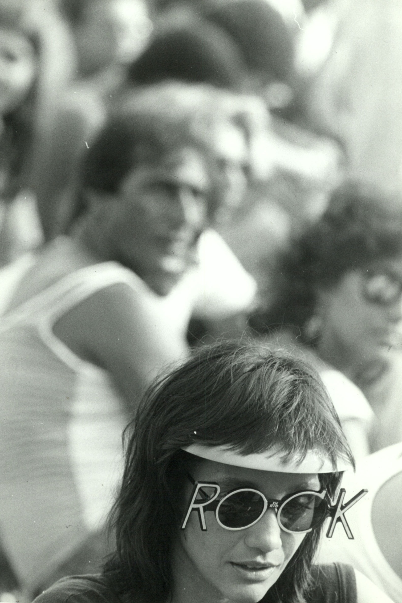 Óculos com as letras ROCK e viseira compunham visual de alguns dos frequentadores do Rock in Rio 1985 - U. Dettmar/Folhapress