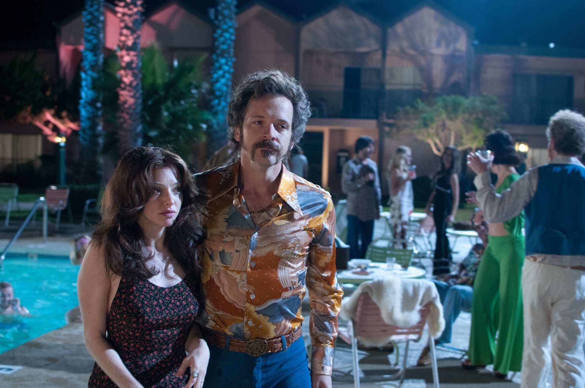 Cena de "Lovelace", filme sobre a estrela pornô Linda Lovelace, com atuação de Amanda Seyfried - Divulgação / Paris Filmes