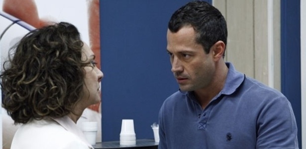Em "Amor à Vida", Bruno bola plano para tirar Paloma de clínica com a ajuda da mãe