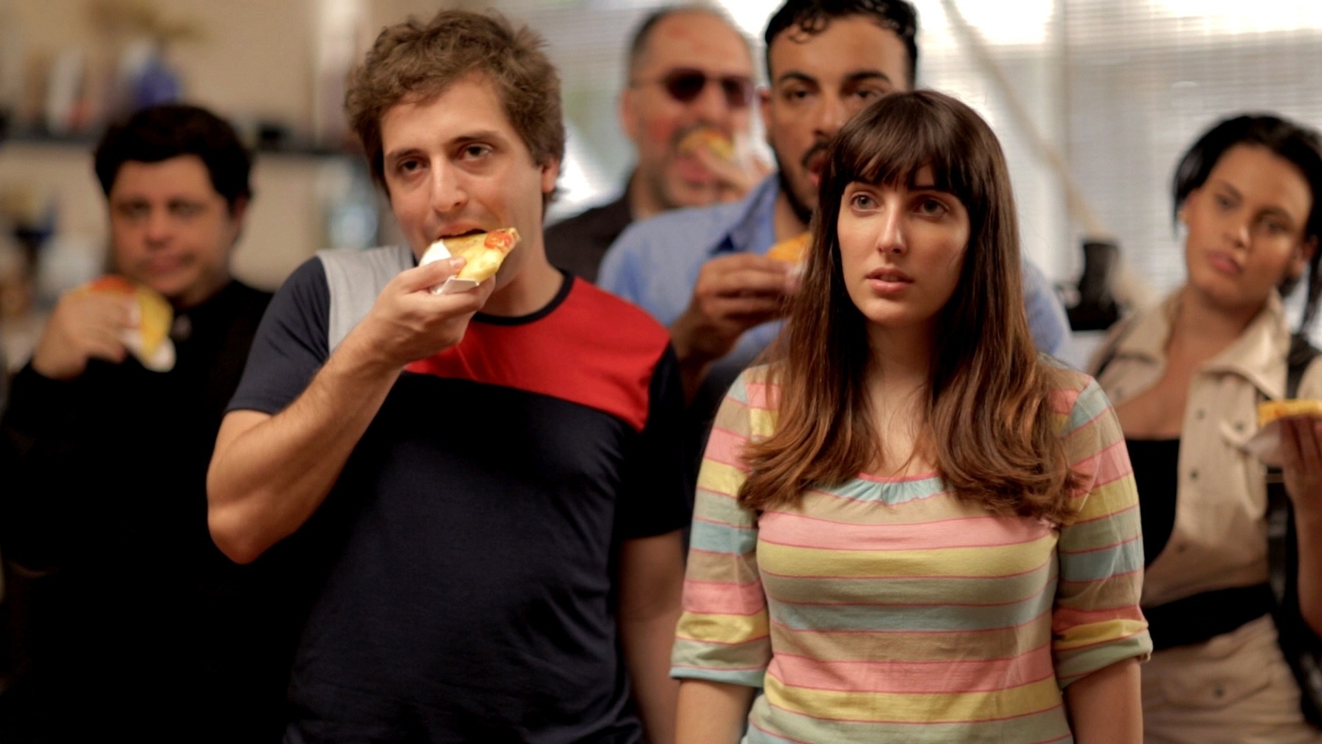 Encontrar um inseto asqueroso em casa toma proporções inimagináveis em "Barata no Banheiro" - Divulgação