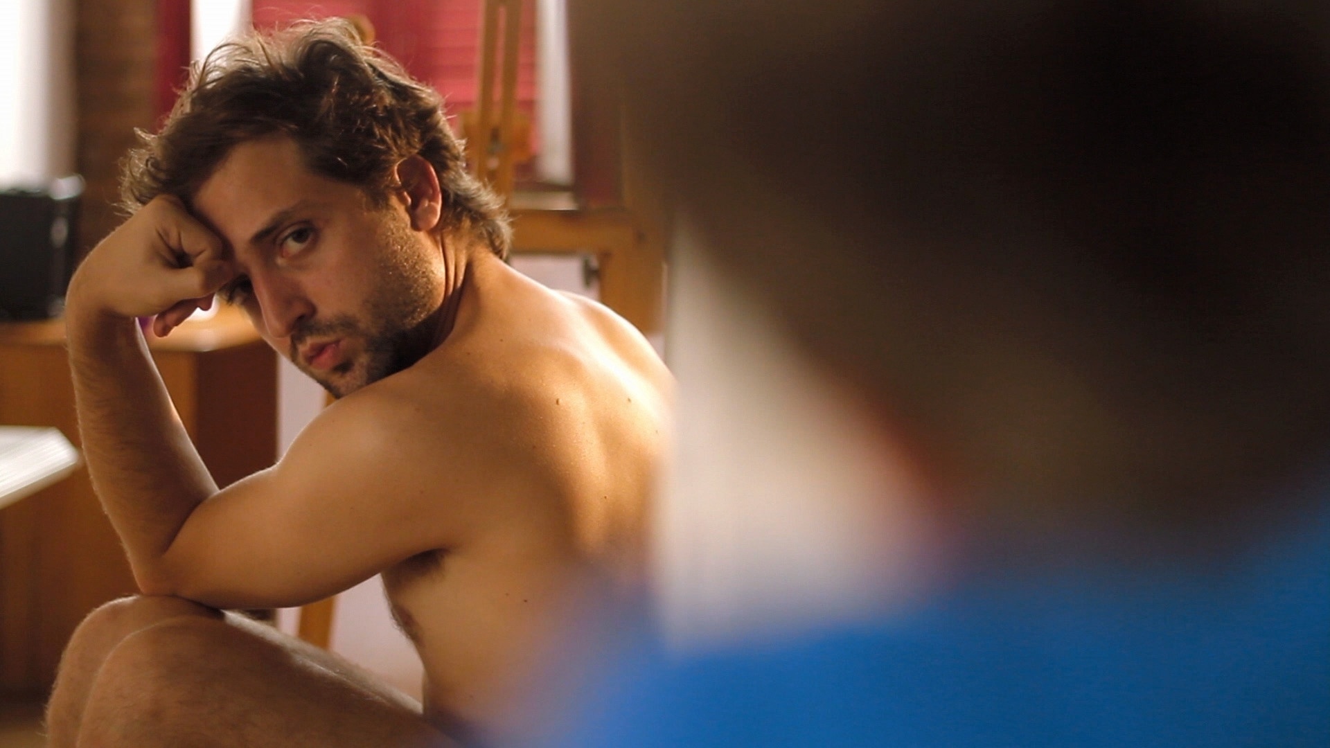 Gregório Duvivier "vende seu corpo por dinheiro" em cena de "Modelo Vivo" - Divulgação