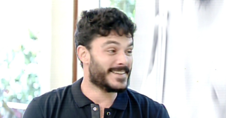 16.ago.2013 - Kiko Pissolato, o motorista Maciel de "Amor à Vida", é entrevistado por Ana Maria Braga  no "Mais Você"