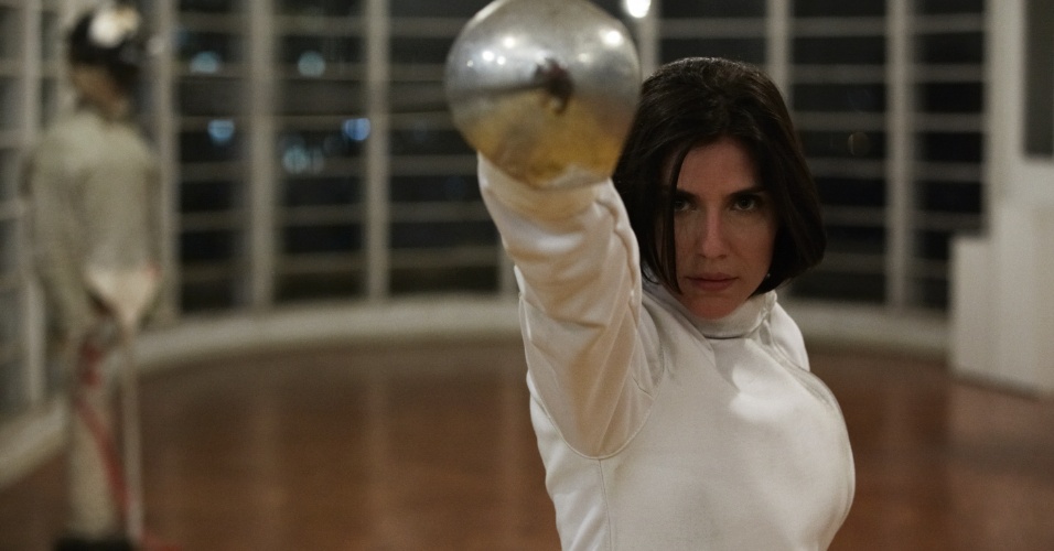 Rafaela Mandelli é Karin em "O Negócio", série brasileira da HBO