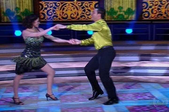 18.ago.2013 - Carol Castro arranca elogios na salsa na "Dança dos Famosos"