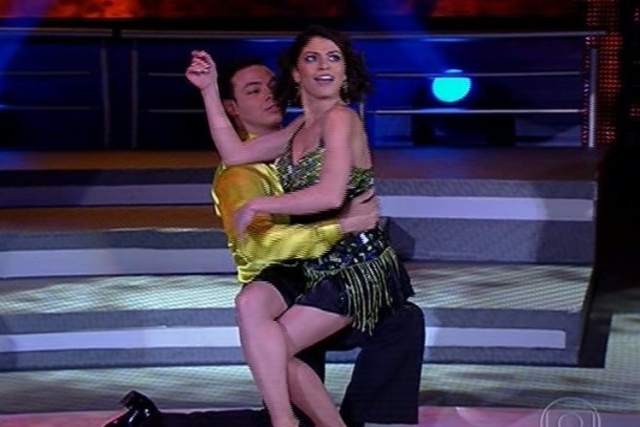18.ago.2013 - Carol Castro arranca elogios na salsa na "Dança dos Famosos"