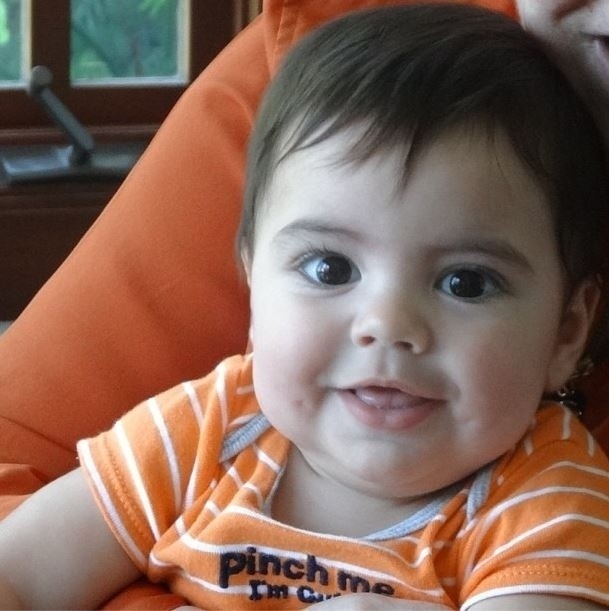 18.ago.2013 - Shakira publica foto do filho no Instagram