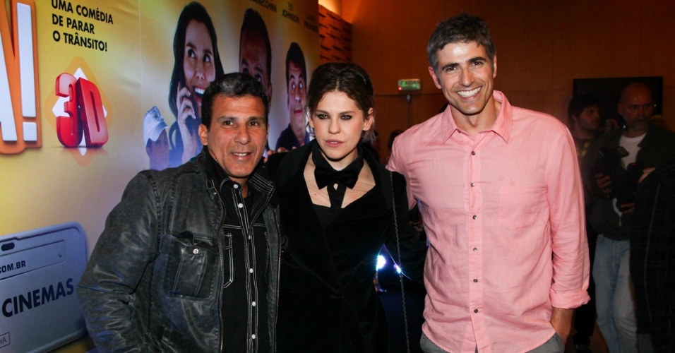 19.ago.2013 - Eri Johnson, Bárbara Paz e Reynaldo Gianecchini na pré-estreia de "Se Puder... Dirija" em shopping de São Paulo
