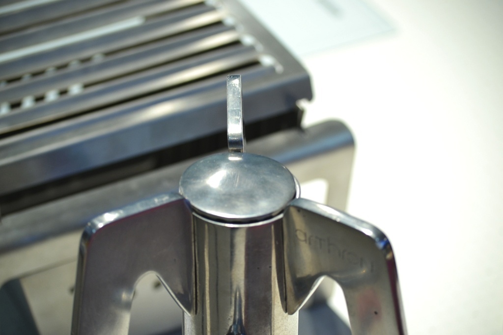 Desenhado pelo estudante cubano de design Arnaldo Lópes Días, do Instituto Superior di Diseño (ISDI), o fogareiro Arthron (na foto, detalhe do topo da peça) é feito de metal e possui apenas um bico de gás. O utensílio recebeu menção honrosa na modalidade Estudante e na categoria Acessórios Domésticos da edição 2013 do prêmio Salão Design. A orientação para o projeto foi do professor Eduardo García Piza - Daiana Dalfito/ UOL