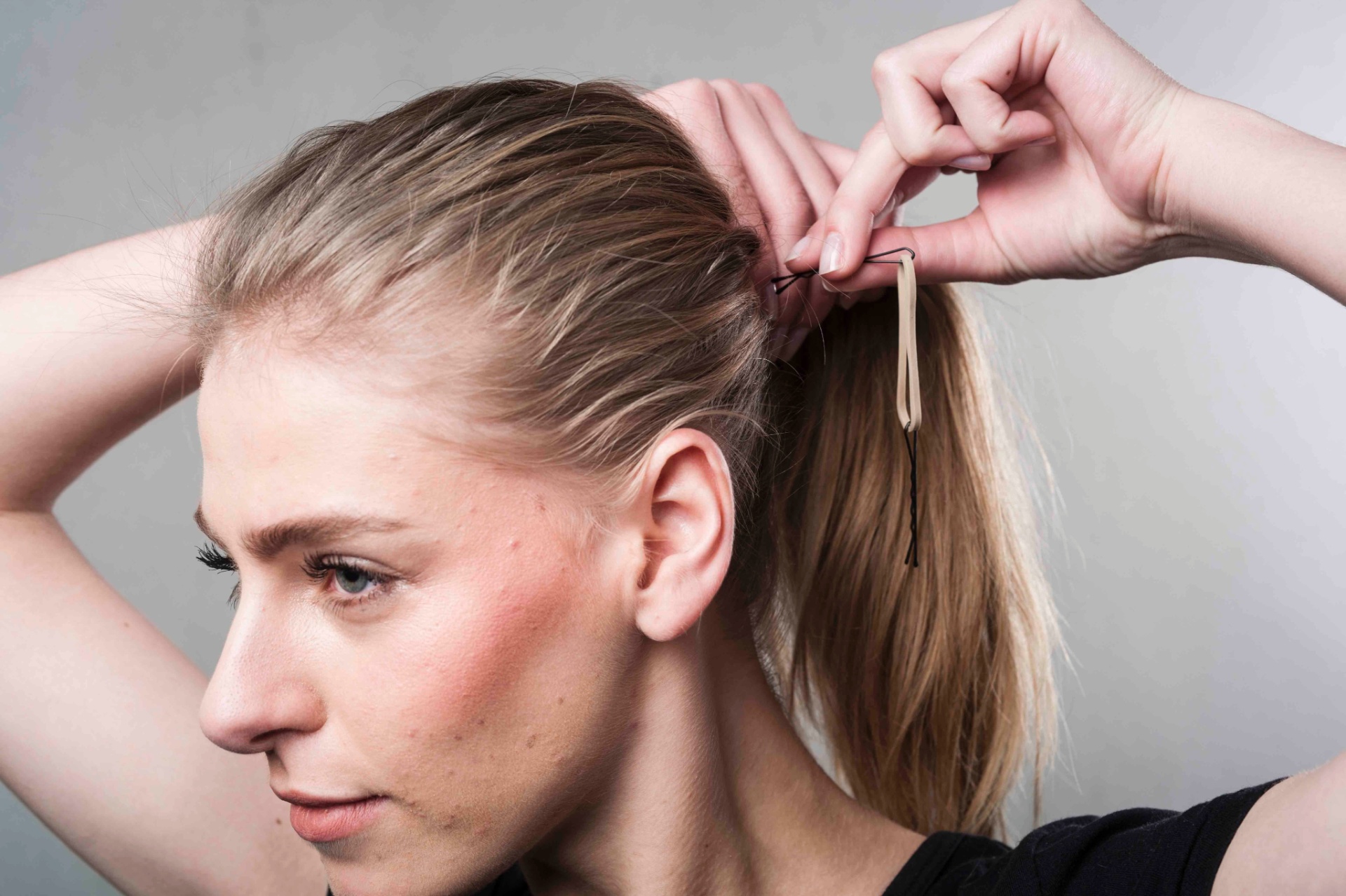 Tutorial: coque torcidinho é o penteado charmoso para a temporada - Christian Parente/UOL