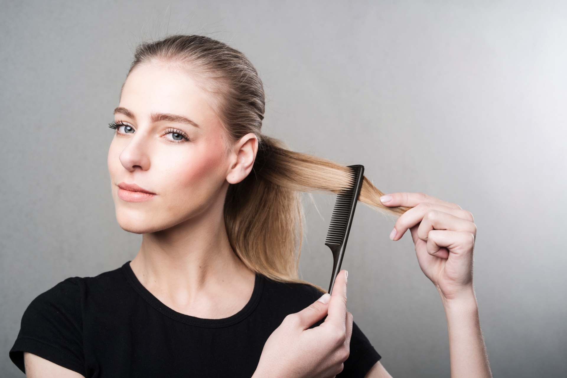 Tutorial: coque torcidinho é o penteado charmoso para a temporada - Christian Parente/UOL