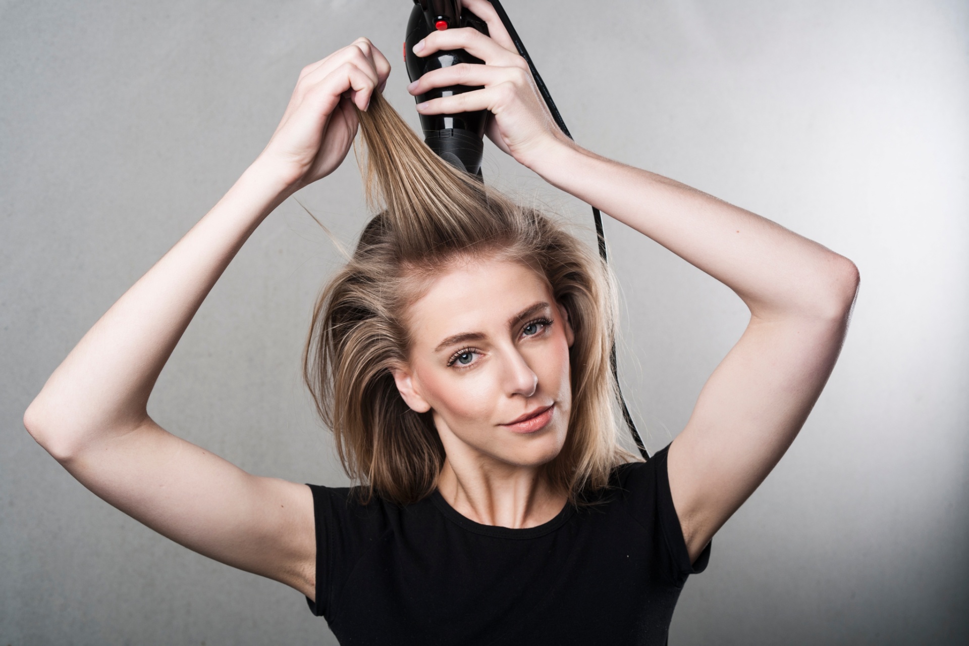 Tutorial: coque torcidinho é o penteado charmoso para a temporada - Christian Parente/UOL