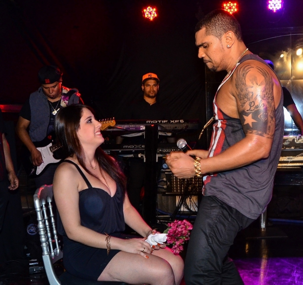 22.ago.2013 - Com a vontade de invadir o cenário pop internacional, Naldo subiu ao palco do Club A, enquanto prepara o lançamento de novo DVD em 3D - Caio Duran/AgNews