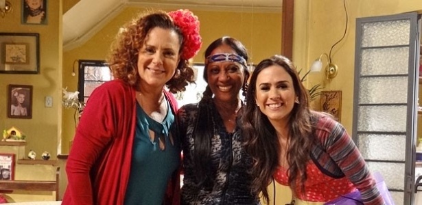 Índia Potira posa com Elizabeth Savalla e Tatá Werneck nos bastidores de "Amor à Vida"