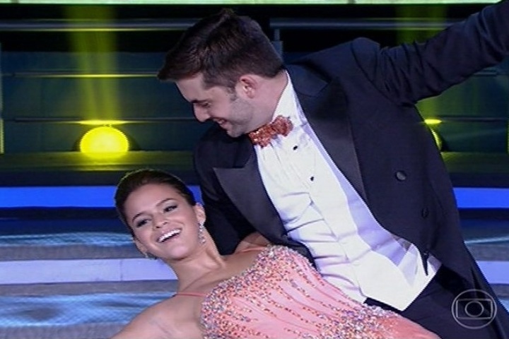 25.ago.2013 - Bruna Marquezine recebe elogios pela valsa na "Dança dos Famosos"