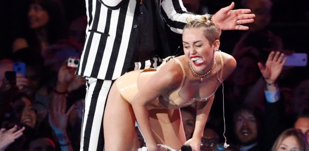 Miley Cyrus no palco do VMA 2013