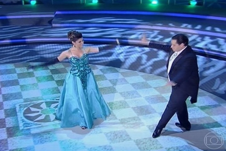 25.ago.2013 - Tiago Abravanel se esforça na valsa na "Dança dos Famosos"