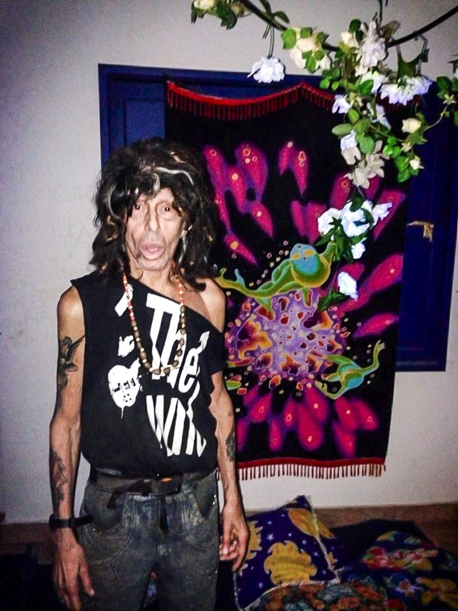 25.ago.2013 - Músico Serguei abre as portas da sua casa/museu em Saquarema (RJ) e mostra homenagens, fotos e reportagens sobre sua vida - Rômulo Melo/Foto Rio News