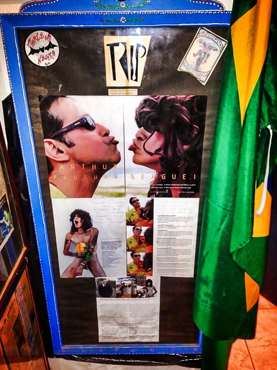 25.ago.2013 - Músico Serguei abre as portas da sua casa/museu em Saquarema (RJ) e mostra homenagens, fotos e reportagens sobre sua vida - Rômulo Melo/Foto Rio News