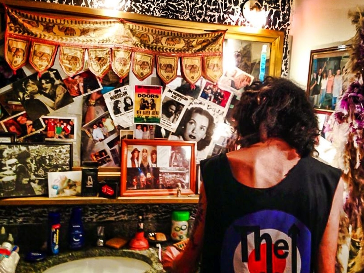 25.ago.2013 - Músico Serguei abre as portas da sua casa/museu em Saquarema (RJ) e mostra homenagens, fotos e reportagens sobre sua vida - Rômulo Melo/Foto Rio News