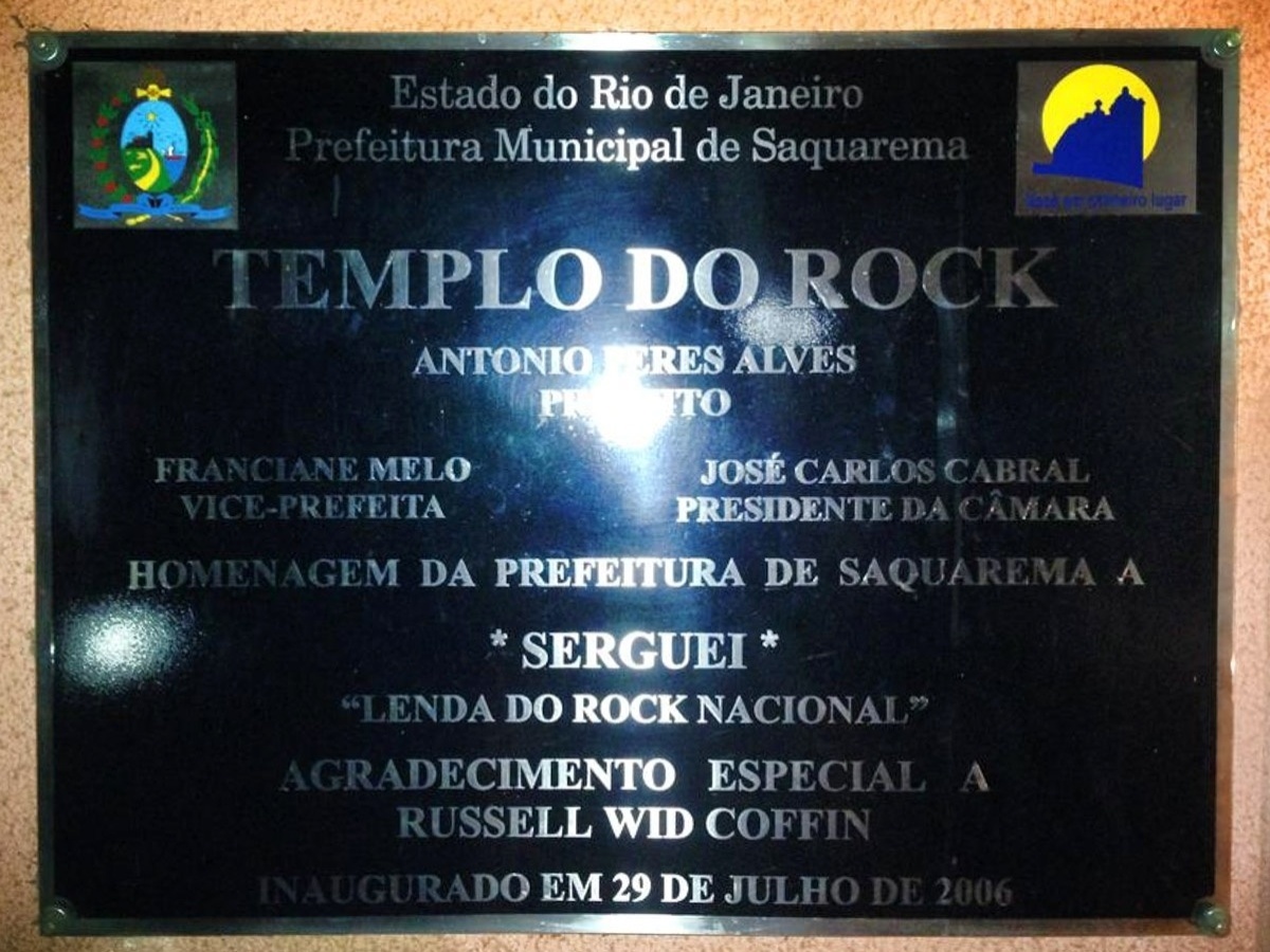 25.ago.2013 - Músico Serguei abre as portas da sua casa/museu em Saquarema (RJ) e mostra homenagens, fotos e reportagens sobre sua vida - Rômulo Melo/Foto Rio News