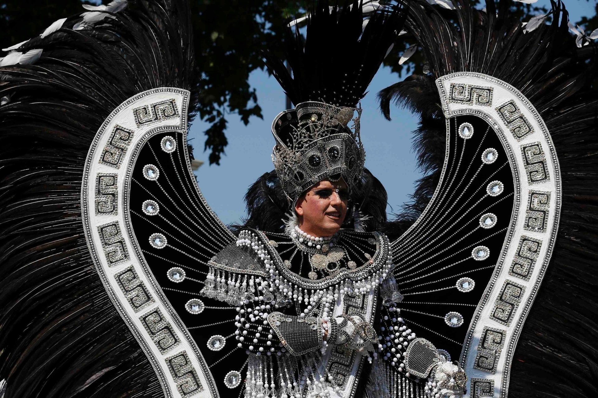 Ruas de Notting Hill, região na parte oeste de Londres, recebem foliões durante o carnaval local - Stefan Wermuth / Reuters