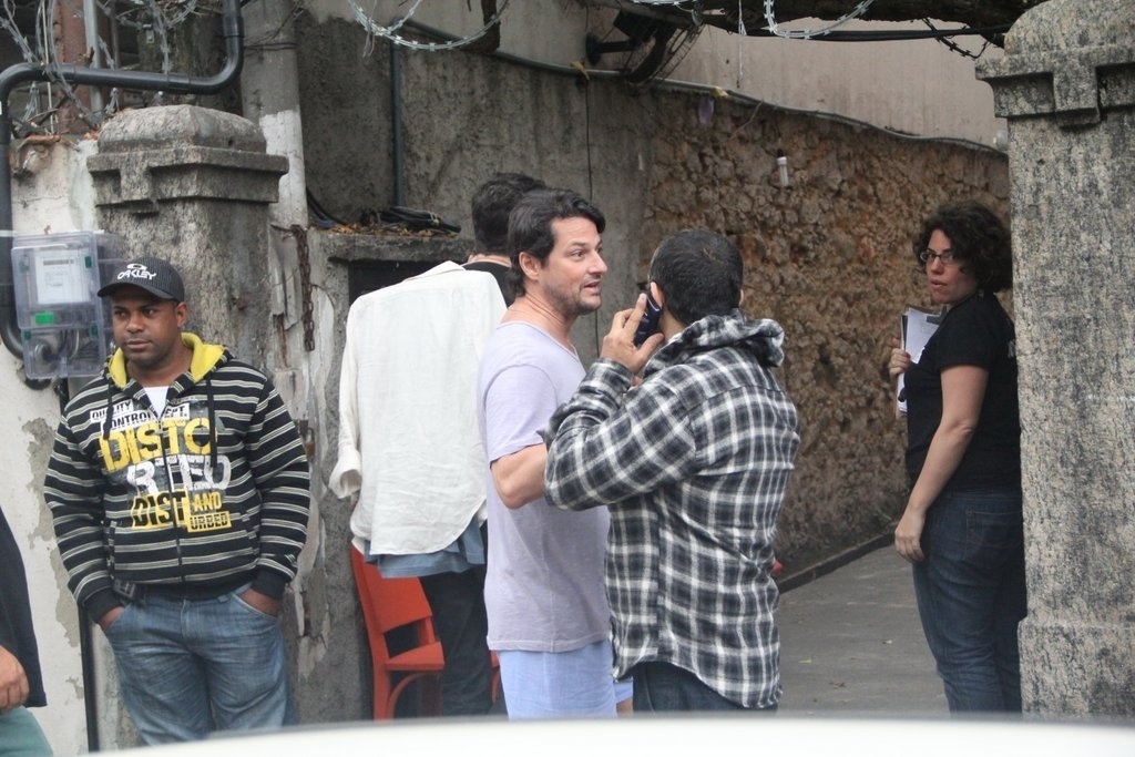 27.ago.2013 - O ator Marcelo Serrado durante as filmagens de "Rio, Eu Te Amo" na capital fluminense. Os diretores brasileiros Fernando Meirelles ("Cidade de Deus" e "Ensaio Sobre a Cegueira"), José Padilha ("Tropa de Elite"), Andrucha Waddington ("Casa de Areia") e Vicente Amorim ("Um Homem Bom") e os estrangeiros Stephan Elliott ("Priscilla - a Rainha do Deserto") e Nadine Labaki ("Caramelo") dirigirão trechos do filme - Rodrigo dos Anjos/AgNews