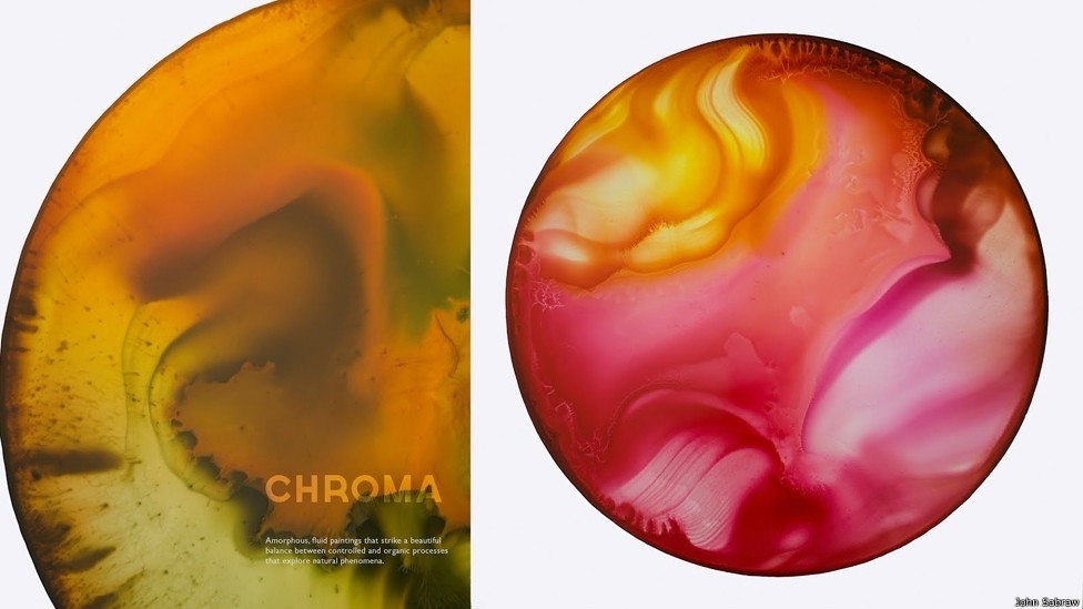Riefler consegue controlar o nível dos metais na água subterrânea quando esta é coletada antes subir à superfície e ter contato com o ar. A técnica permite o uso de cores variadas e a extração de pigmentos que, quando secos, podem ser usados em pintura a óleo - John Sabraw/BBC