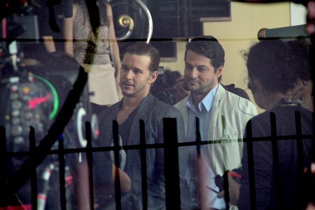 28.ago.2013 - Os atores Ryan Kwanten e Marcelo Serrado durante as filmagens de "Rio, Eu Te Amo" na capital fluminense - Rodrigo dos Anjos/AgNews