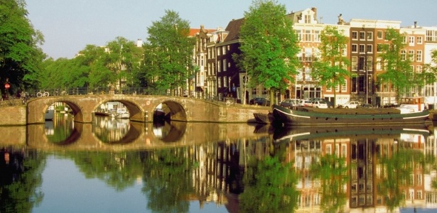 A cidade de Amsterdã é cortada por mais de cem canais - Divulgação