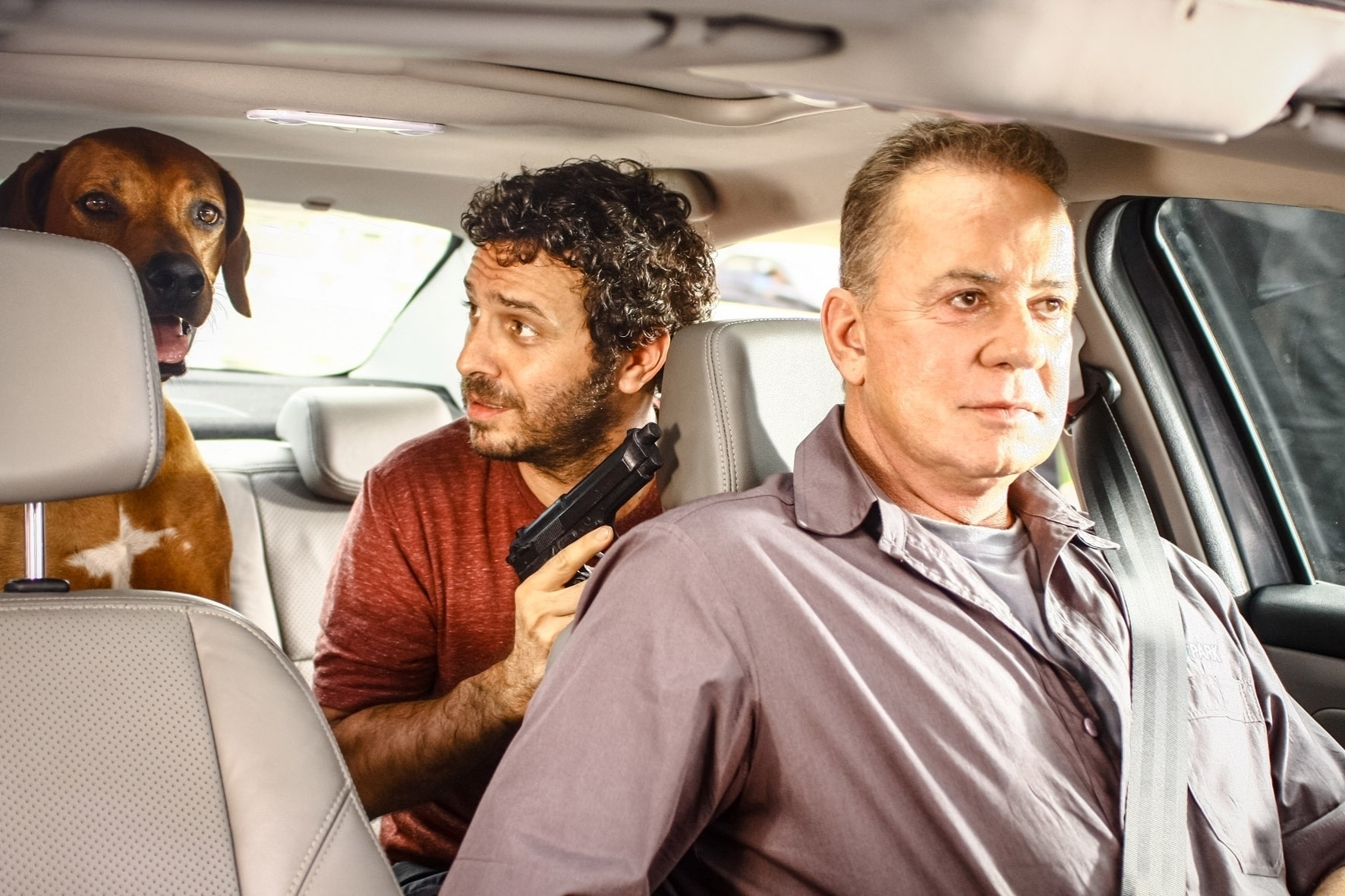 Cena do filme "Se Puder... Dirija!", de Paulo Fontenelle, estrelado por Luiz Fernando Guimarães e Leandro Hassum - Divulgação / Disney