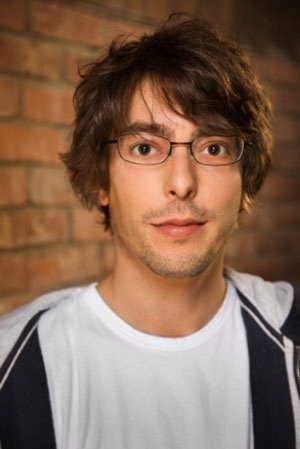 COREY MAY - Principal escritor da série de videogame "Assassin's Creed" e um dos roteiristas do ainda não lançado "Batman: Arkham Origins". A série de assassinos de Corey May já foi adaptada em livros lançados no Brasil pela Galera Record, que venderam mais de 450 mil exemplares no país. ONDE E QUANDO: No dia 1 de setembro (domingo) à partir das 12h no acampamento no auditório Rachel de Queiroz para a sessão "Parlatório no Auditório" - Divulgação