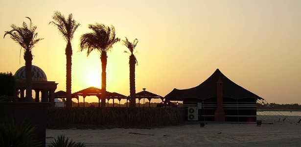 Entardecer na praia privada do Emirates Palaces, em Abu Dhabi, nos Emirados Árabes - Fernando Moura/UOL
