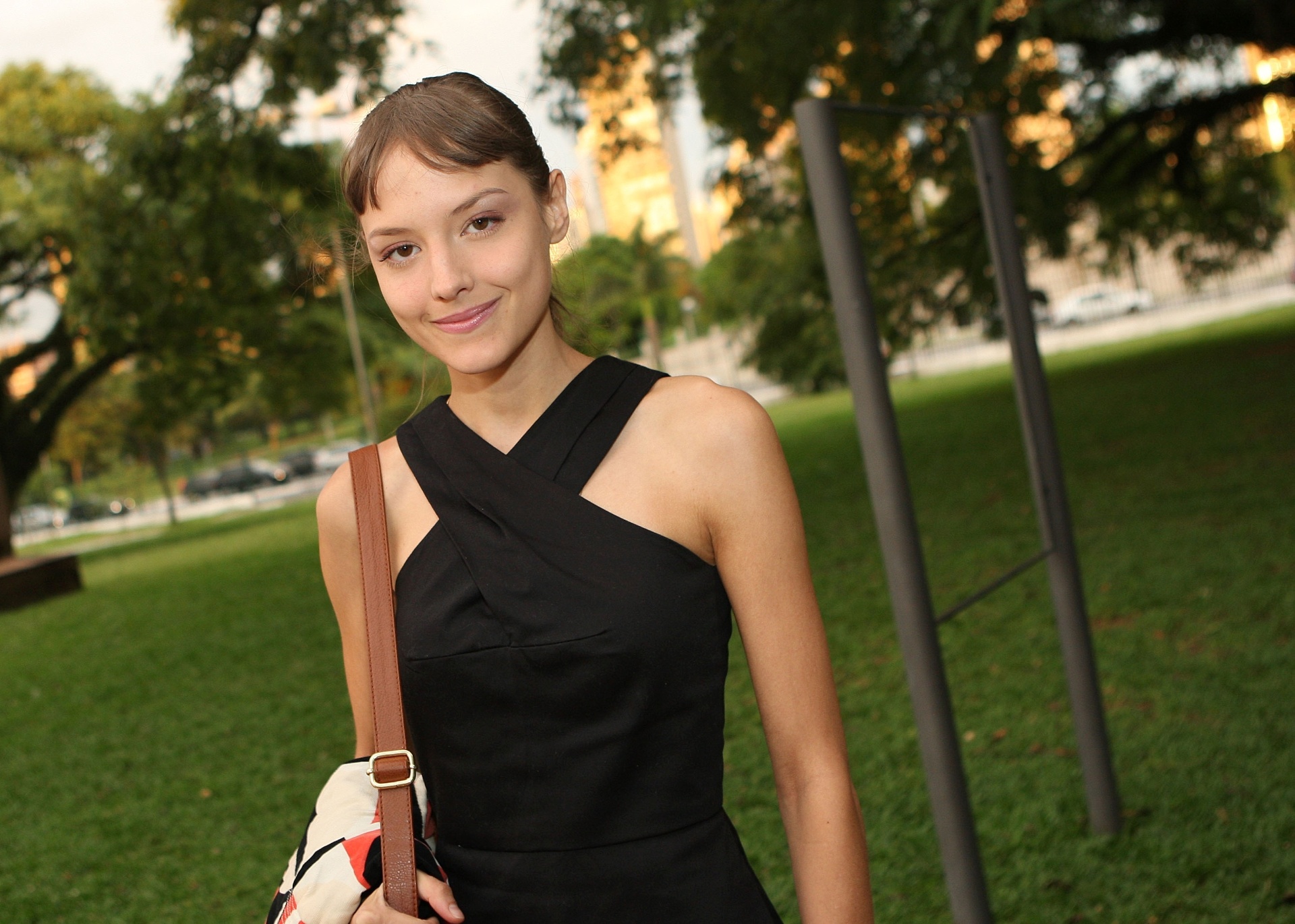 Mais vaidosa e já sem aquele ar de moleca que a tornou famosa, a cantora acumula três discos em sua curta carreira e provou aos críticos mais severos que não é fogo de palha. Praticamente casada com Marcelo Camelo e vivendo atualmente no Rio de Janeiro, a moça estreará no cinema em 2014, no filme Tim Maia, interpretando a musa da boça nova Nara Leão - Zanone Fraissat /Folhapress