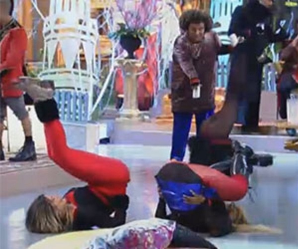 28.ago.2013 - Andressa Urach e Mulher Filé dançando o "quadradinho de oito"