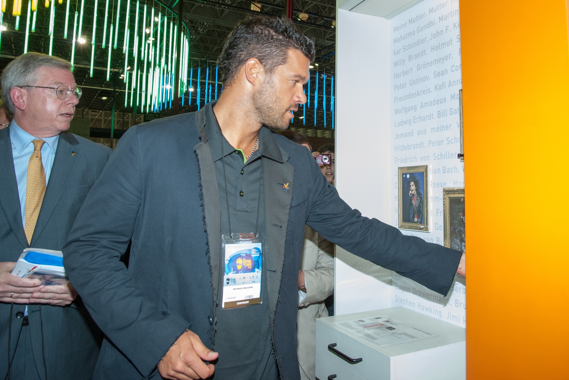 29.ago.2013 - O ex-craque de futebol da Seleção Alemã e do Bayer, Michael Ballack, participou da abertura da 16ª Bienal do Livro do Rio de Janeiro - ERBS JR./FRAME/ESTADÃO CONTEÚDO
