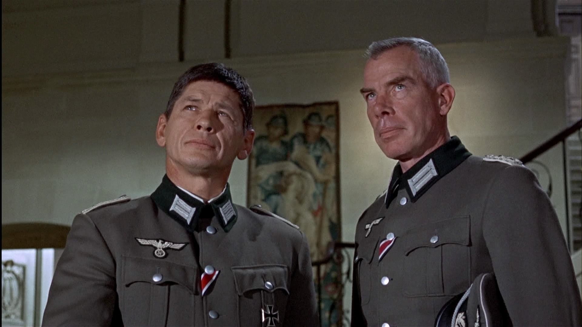 MATANDO O ALTO ESCALÃO NAZISTA EM TROCA DA LIBERDADE - Charles Bronson vive um soldado de uma unidade de prisioneiros que infiltra uma festa para matar oficiais alemães em "Os Doze Condenados". Definido como "o último homem que você imaginaria ser um herói", explode um bunker jeito de nazistas com gasolina, um saco de granadas e um sorriso no rosto - Reprodução