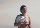 Solange Couto curte praia com marido, no Rio - AgNews