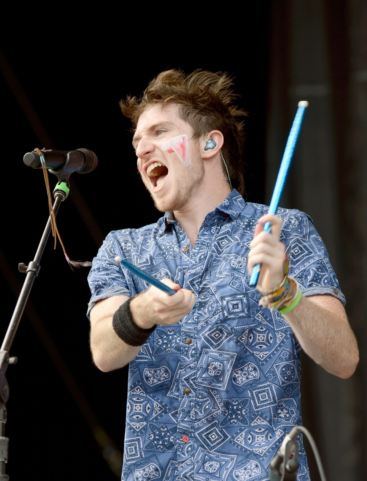 31.ago.2013 - Nicholas Petricca, vocalista da banda Walk The Moon, faz sua performance no Festival Budweiser Made in America, na Filadélfia (EUA) - Getty Images