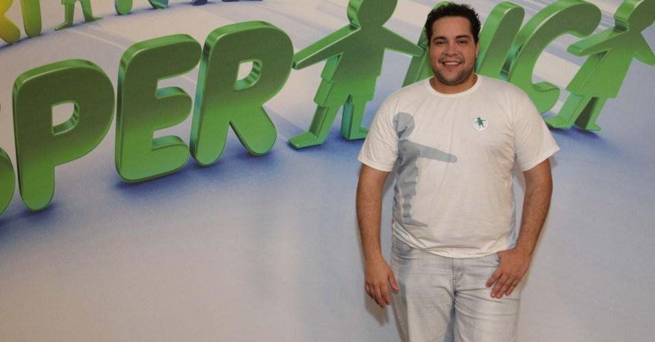 31.ago.2013 - Tiago Abravanel participou do "Mesão da Esperança". O ator atendeu ligações de pessoas interessadas em fazer doações ao projeto "Criança Esperança"