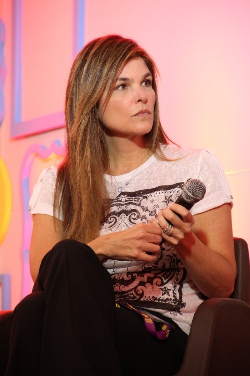 1.set.2013 - A atriz Cristiana Oliveira participou de um debate sobre os riscos e benefícios da dieta na 16ª Bienal do Livro no Rio de Janeiro