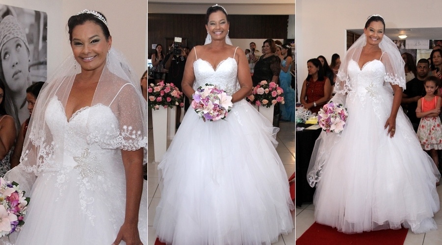 1.set.2013 - Aos 57 anos, Solange Couto se vestiu de noiva para um desfile realizado neste domingo no Rio. A atriz se submeteu a uma cirurgia bariátrica que já a fez eliminar 38 quilos